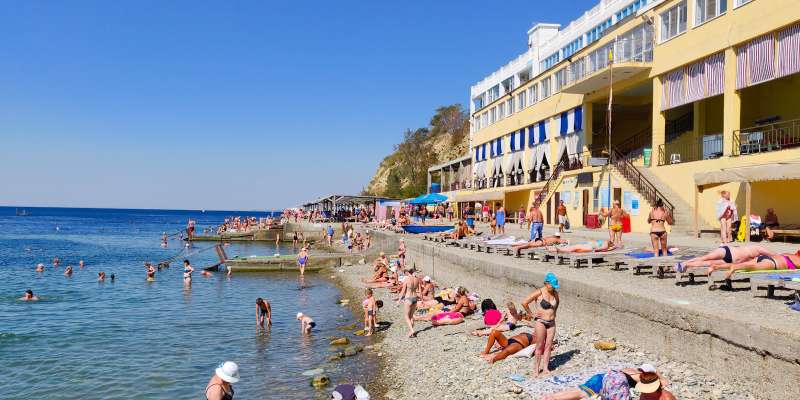 Пляж рядом с санаторием «Малая бухта»