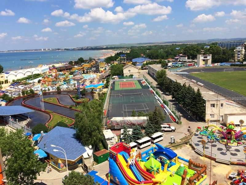 Центральная Набережная в Анапе Центральная Набережная Анапы, парк аттракционов